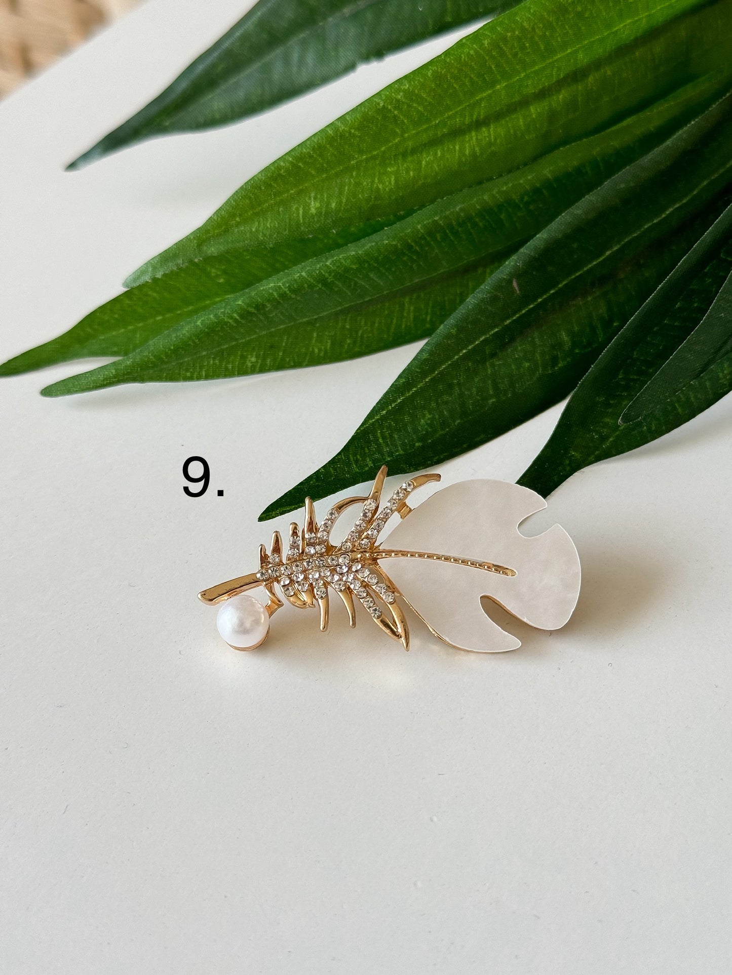 Elegant Brooch 1 Pcs – Timeless Accessories for Every Style