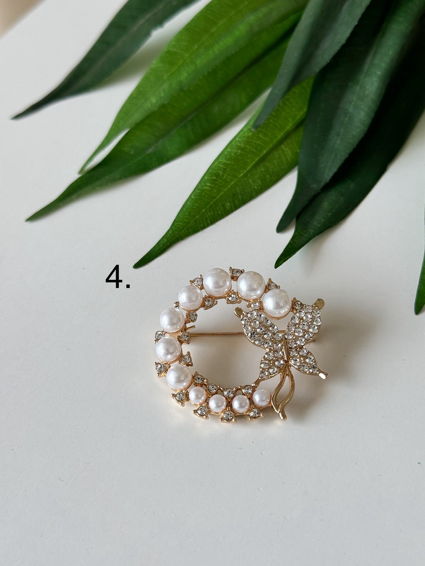 Elegant Brooch 1 Pcs – Timeless Accessories for Every Style