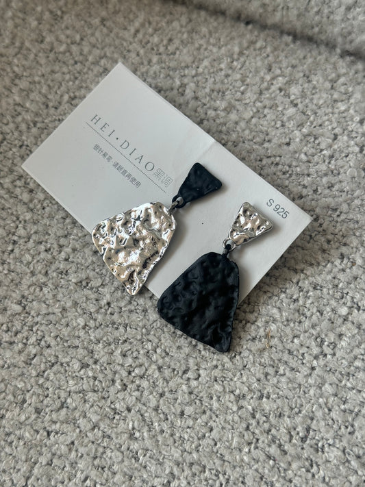 Asymmetrical Textured Drop Earrings – Silver & Black