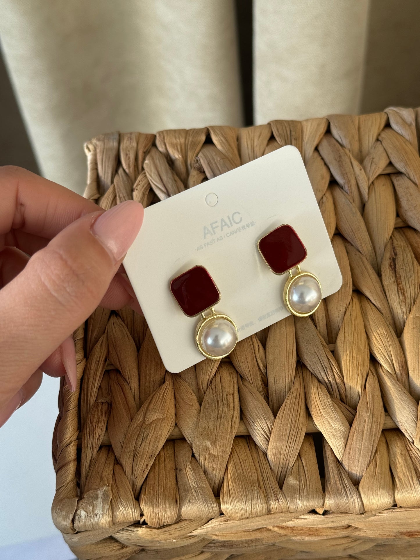 Touch of gold. Hint of red.