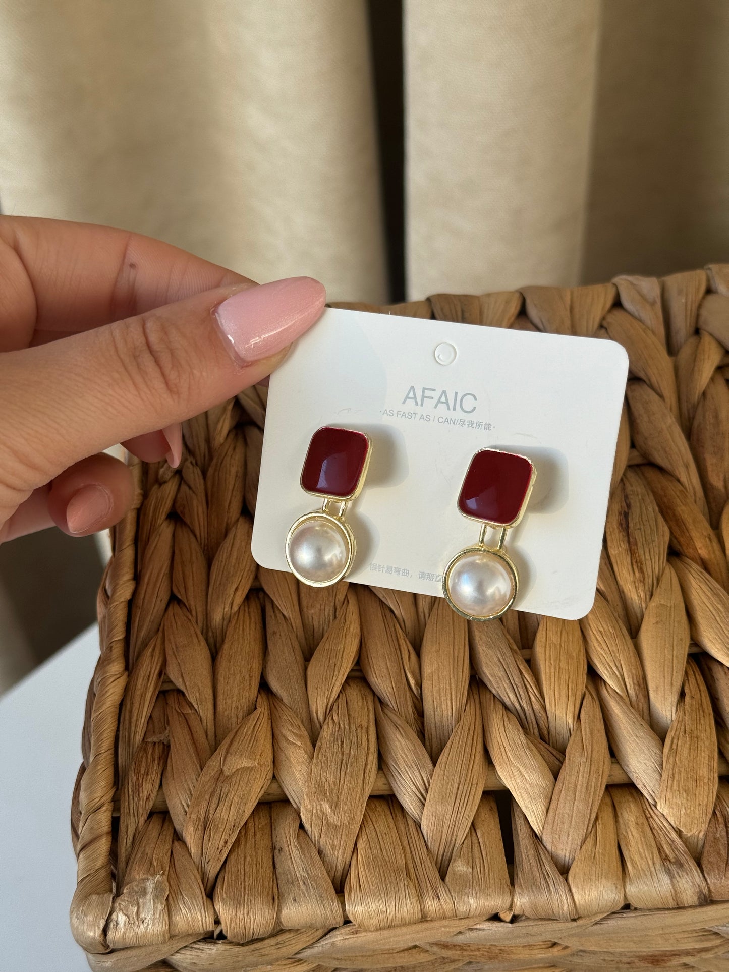 Touch of gold. Hint of red.