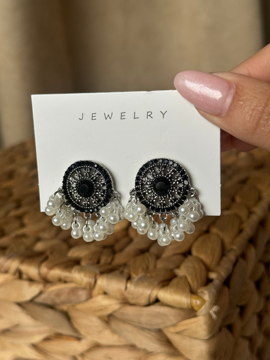 Classy Earrings Black Pearl