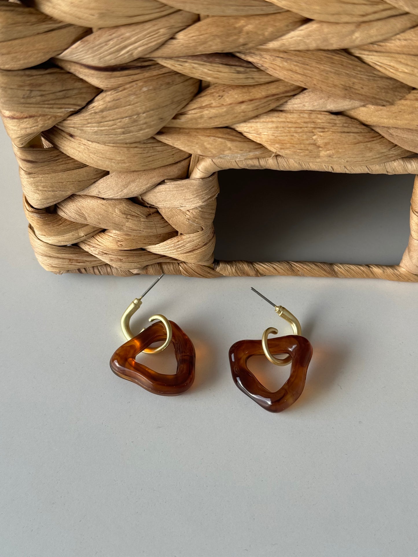 Elegant Geometric Earrings – Modern & Chic**