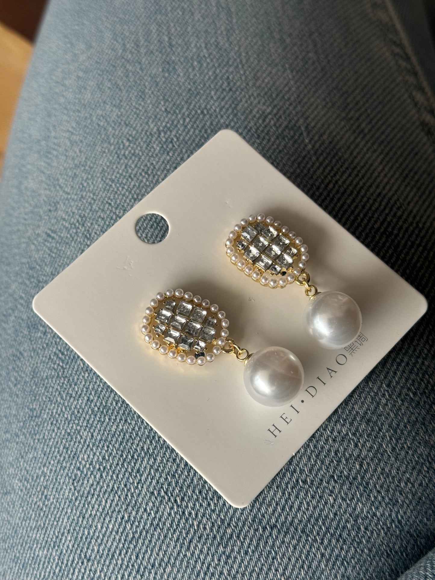 Graceful Pearl & Crystal Earrings – Classic Sophistication**