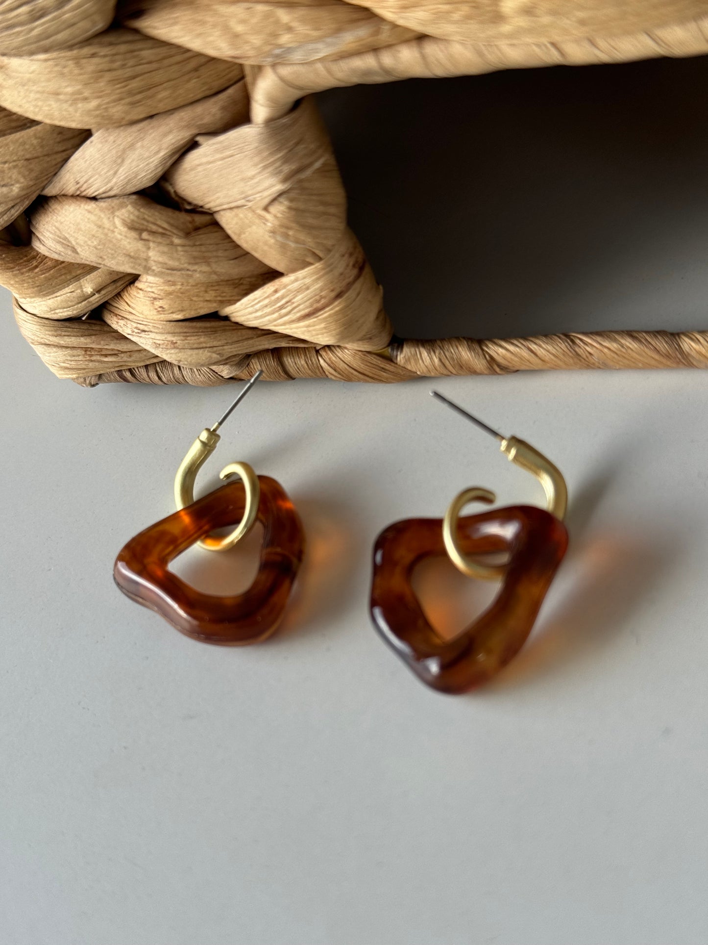 Elegant Geometric Earrings – Modern & Chic**