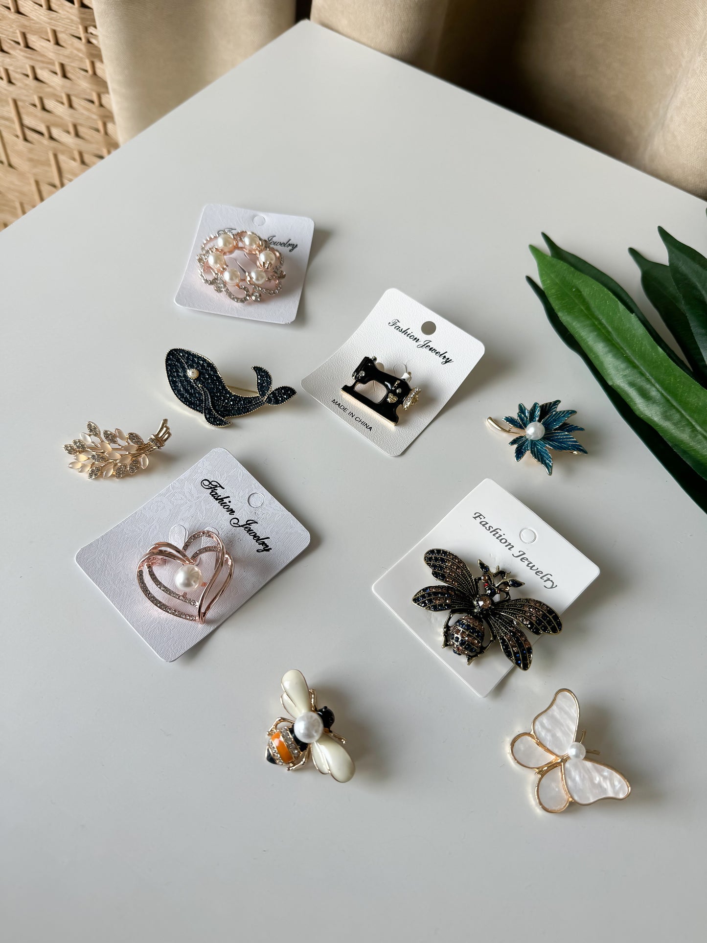 Elegant Brooch 1 Pcs – Timeless Accessories for Every Style