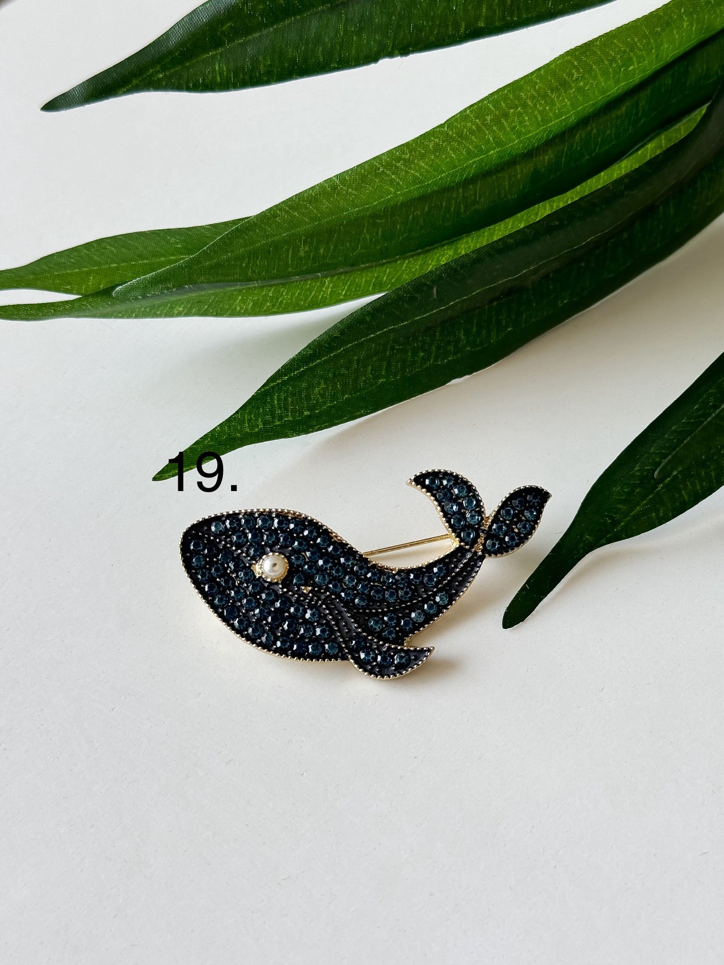 Elegant Brooch 1 Pcs – Timeless Accessories for Every Style