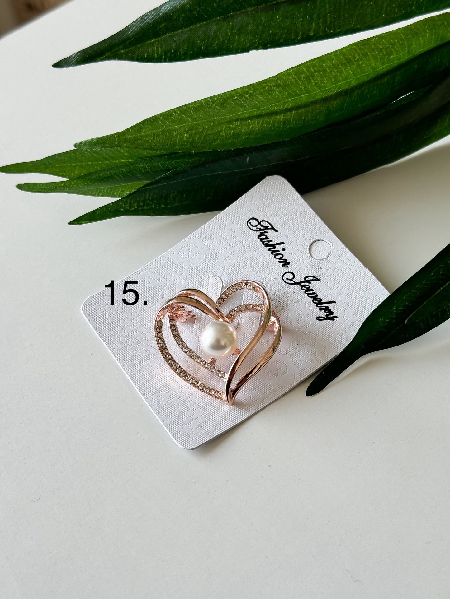 Elegant Brooch 1 Pcs – Timeless Accessories for Every Style