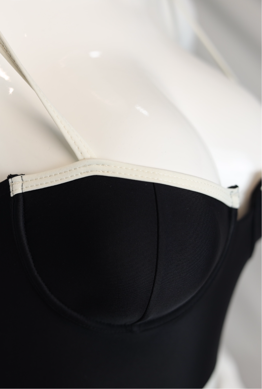 Black & White Contrast One-Piece – Elegant Cut