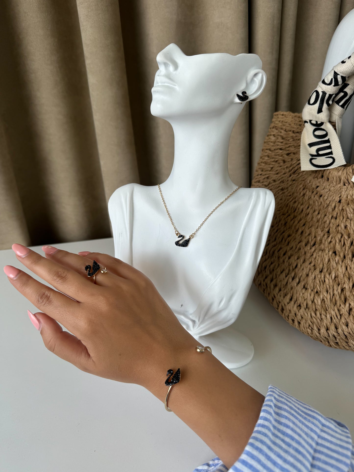 Elegant Swan Jewelry Set – Bracelet, Ring, Earrings & Necklace