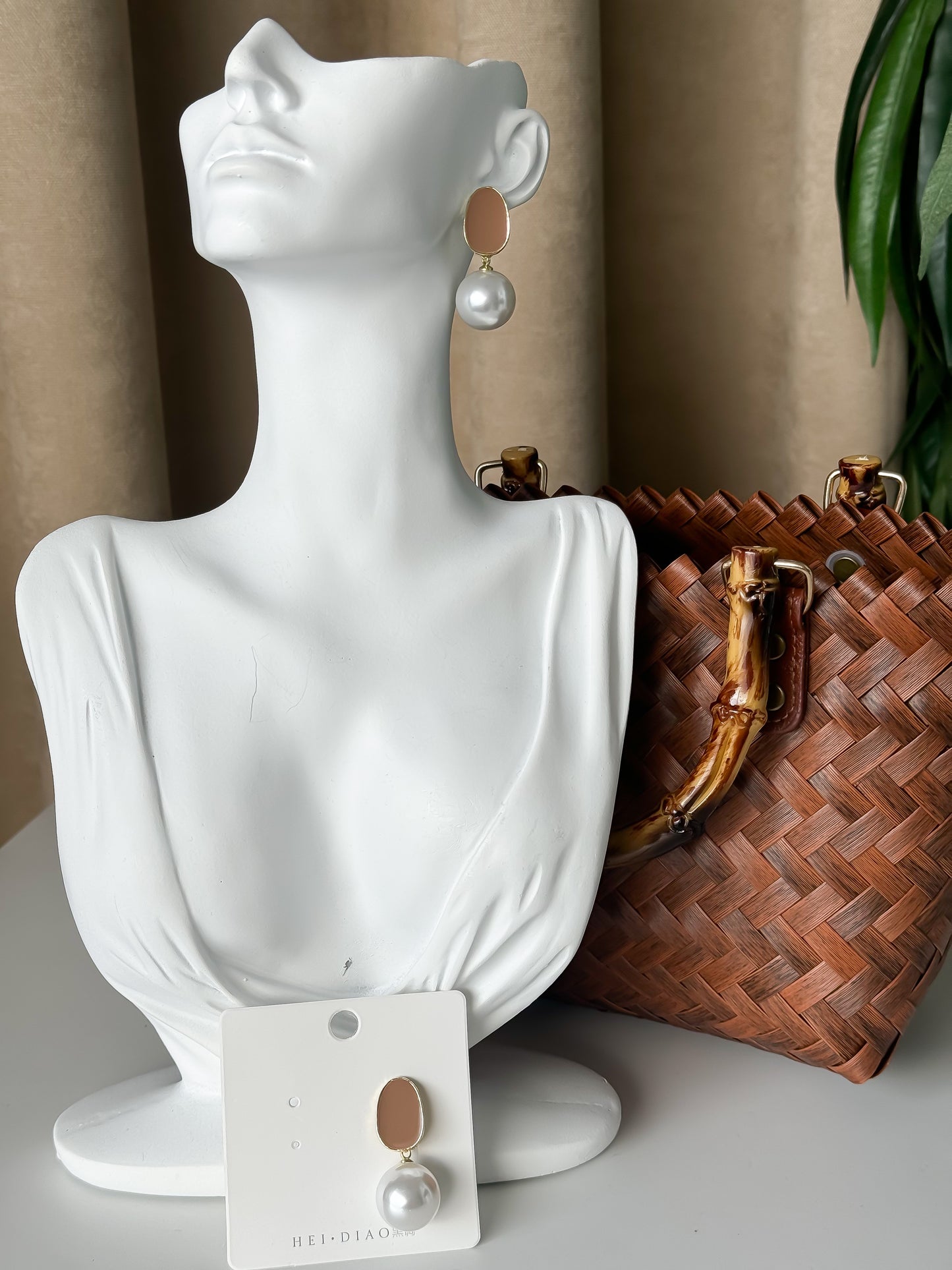 Elegant Pearl Drop Earrings – Timeless Sophistication