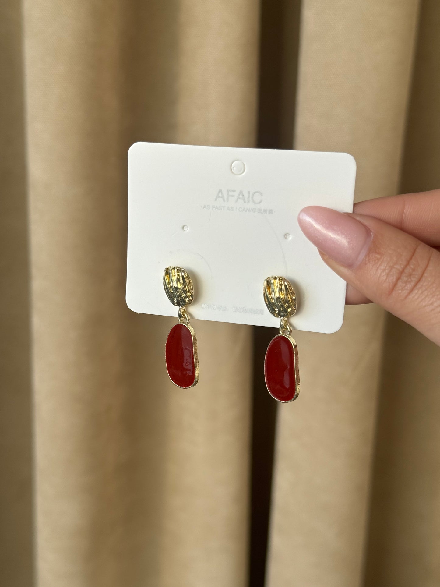 Touch of gold. Hint of red.