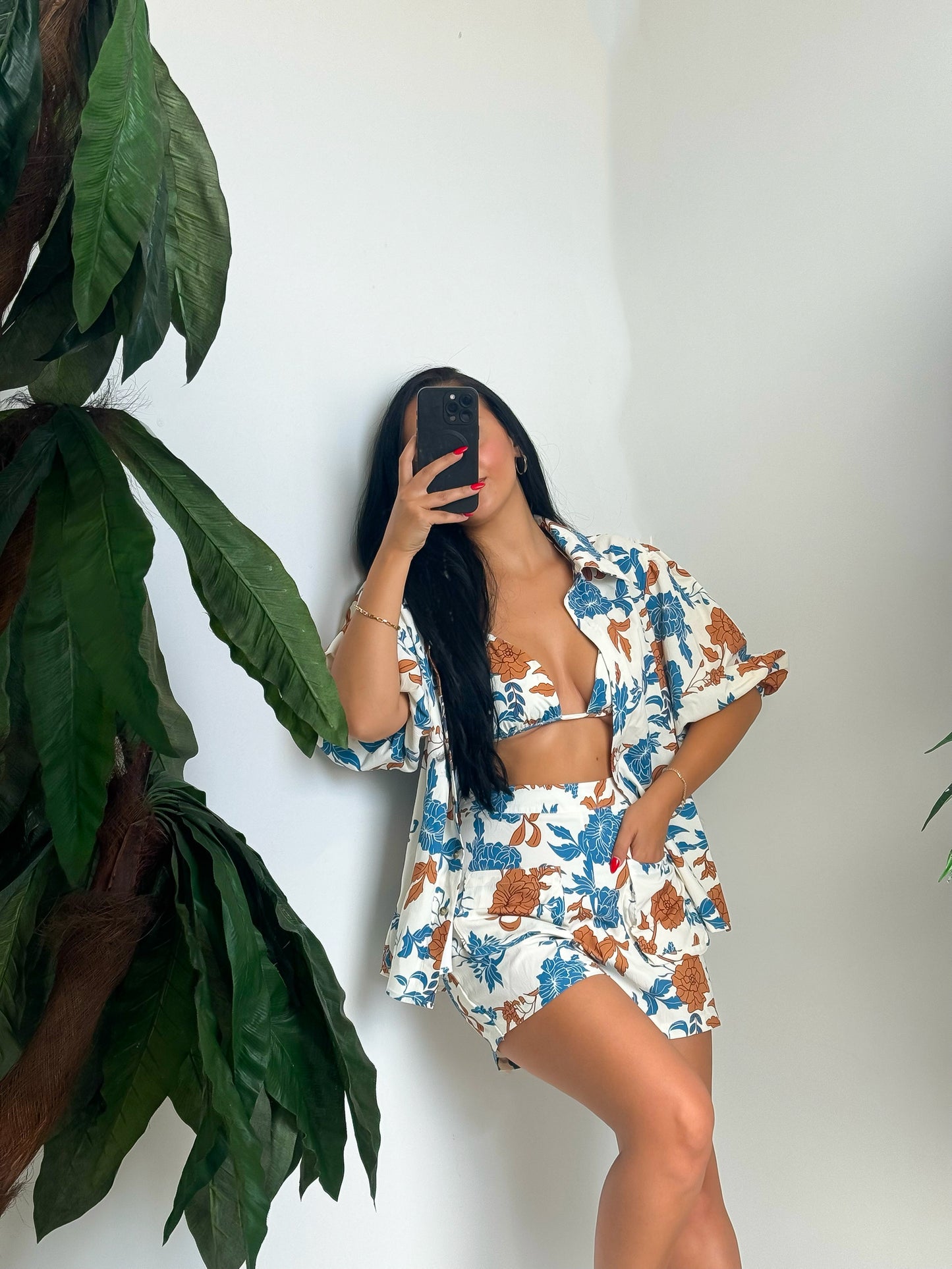 Your perfect summer co-ord is here!
This 3-piece floral set includes a relaxed button-up shirt, high-waisted shorts with pockets, and a matching bikini-style top.
Lightweight, breathable, and made for sunny days – from beach strolls to brunch.