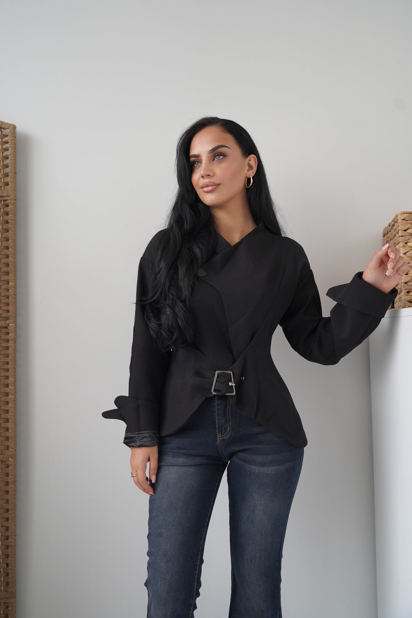 Sophisticated black blazer with an asymmetric