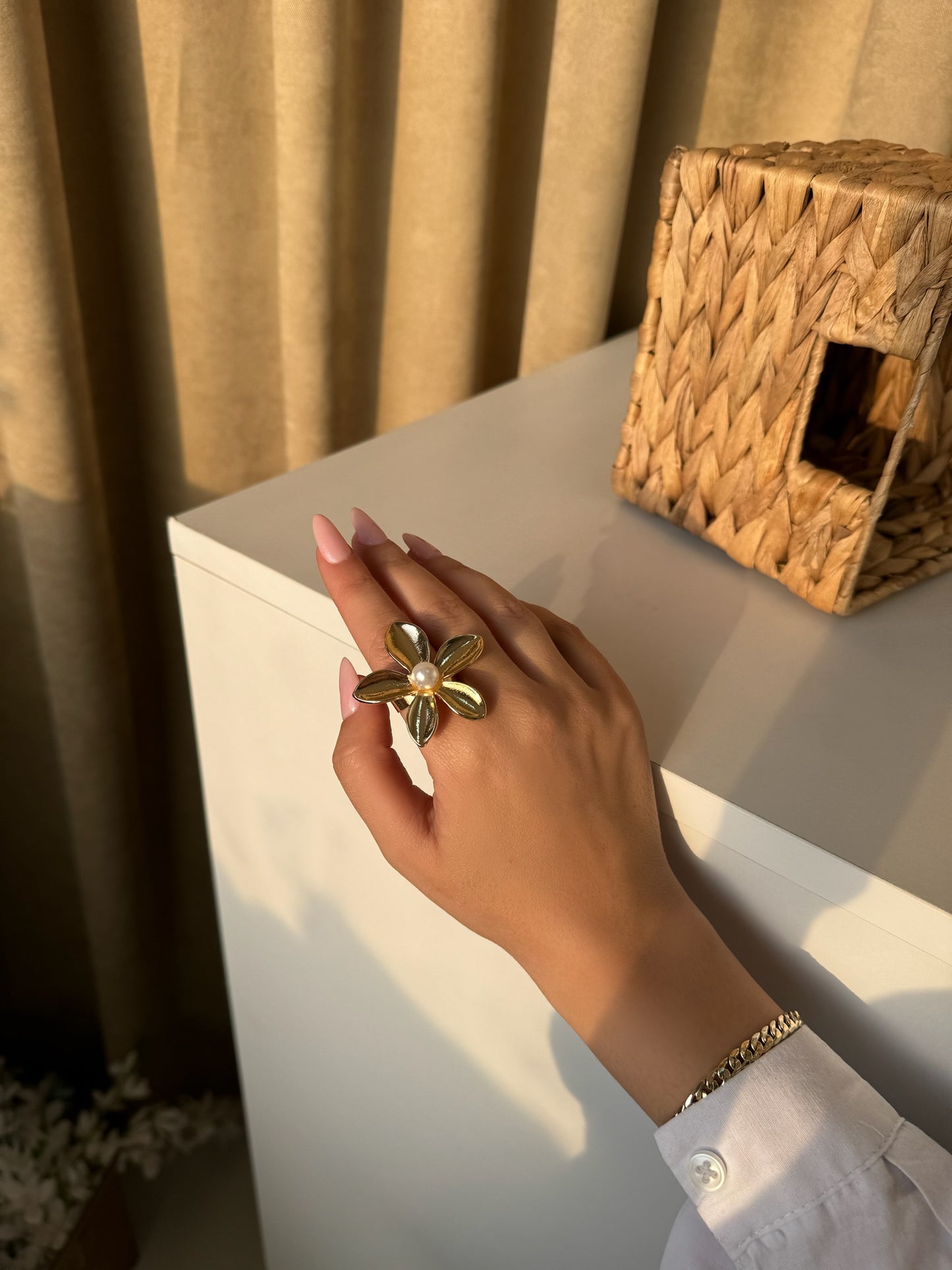 Elegant gold flower rings