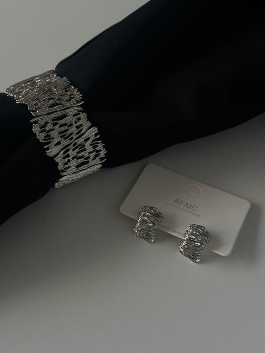 Sculpted Elegance – Minimalist Silver Earrings