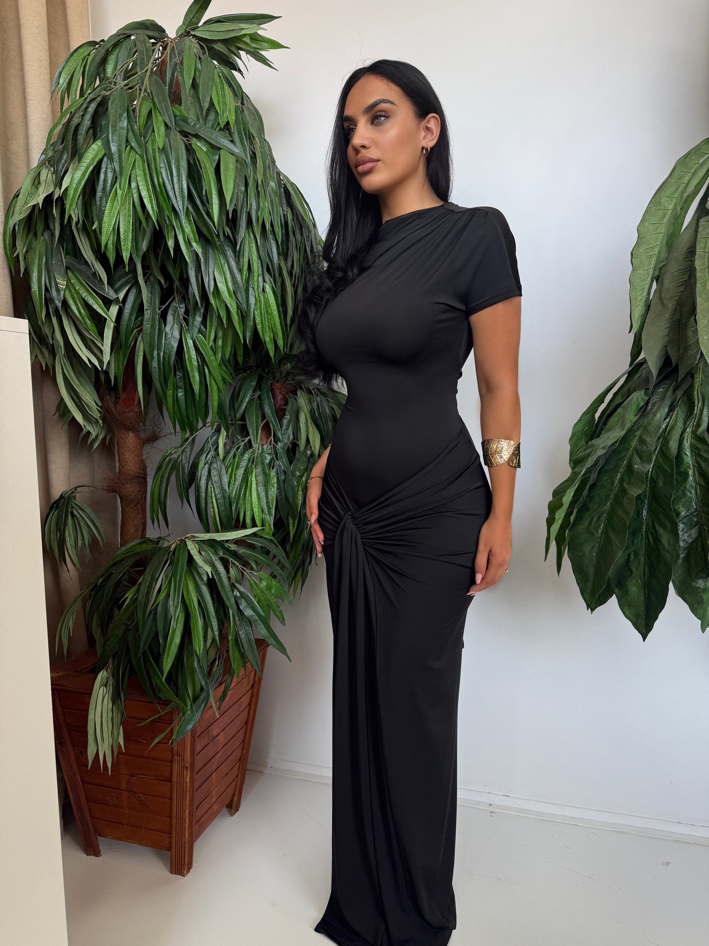 Elegant Long Dress – Classic Black Color