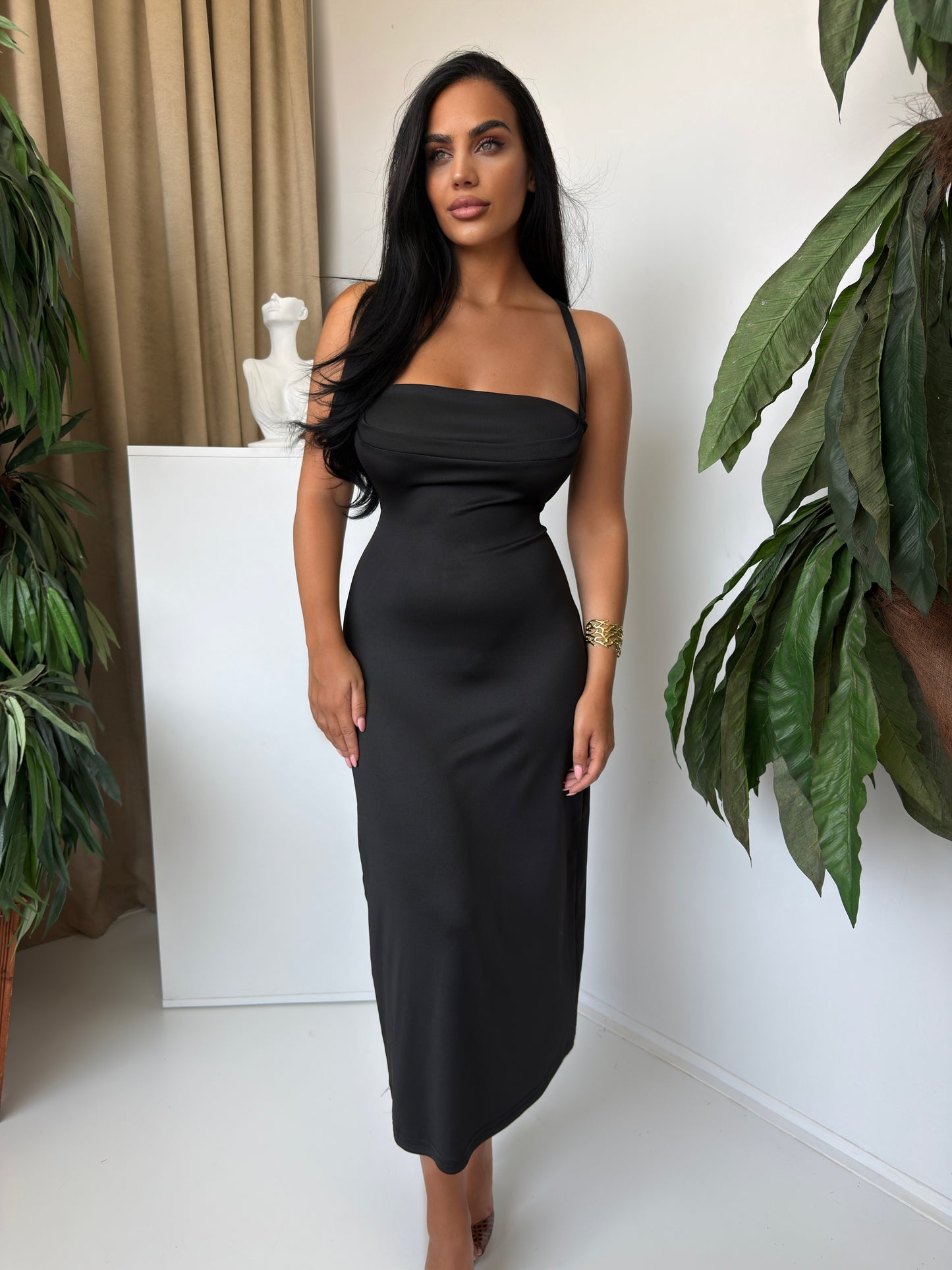 🇬🇧 “Midnight Allure” Open Back Dress – Where Elegance Meets Seduction