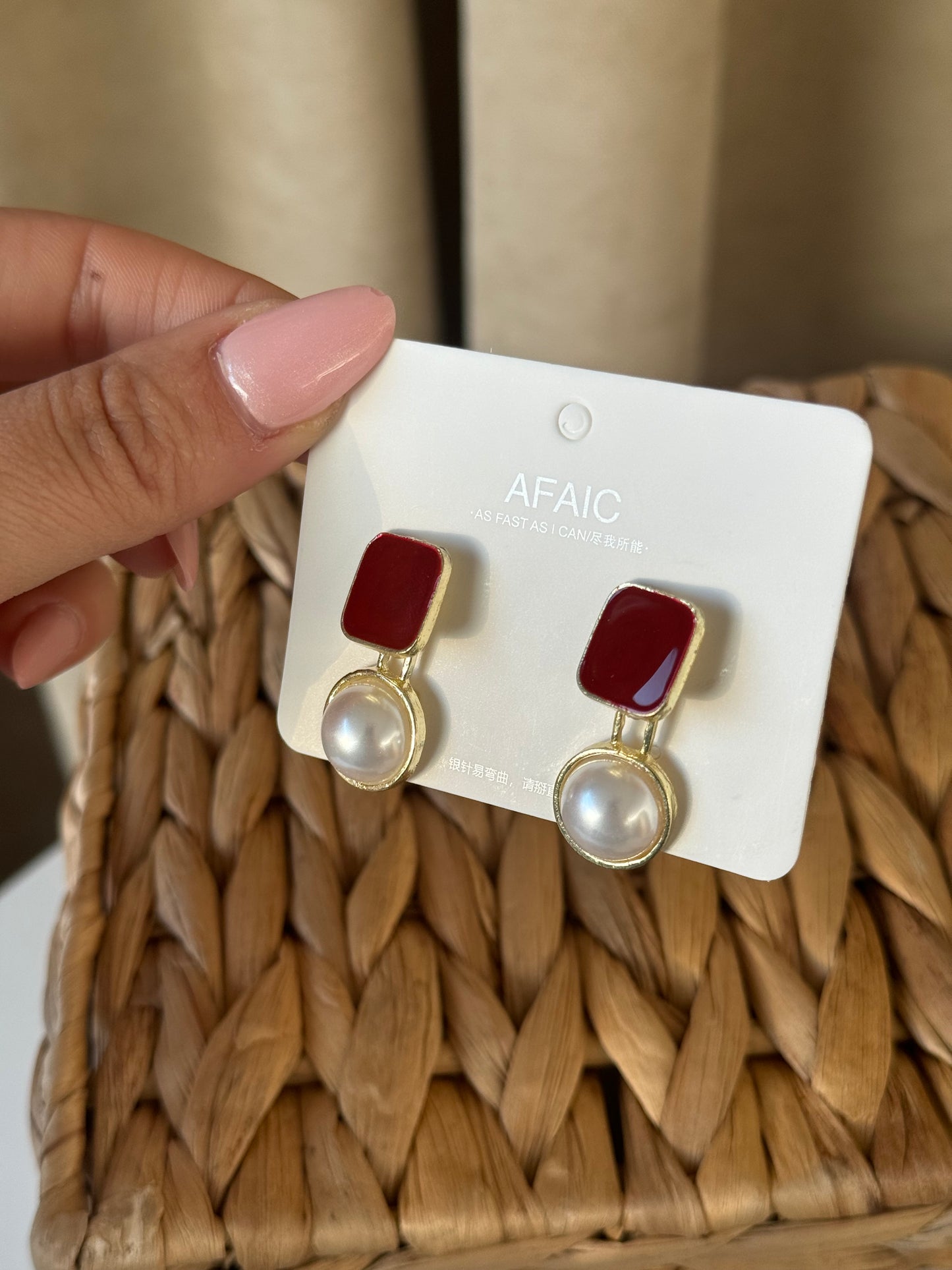 Touch of gold. Hint of red.