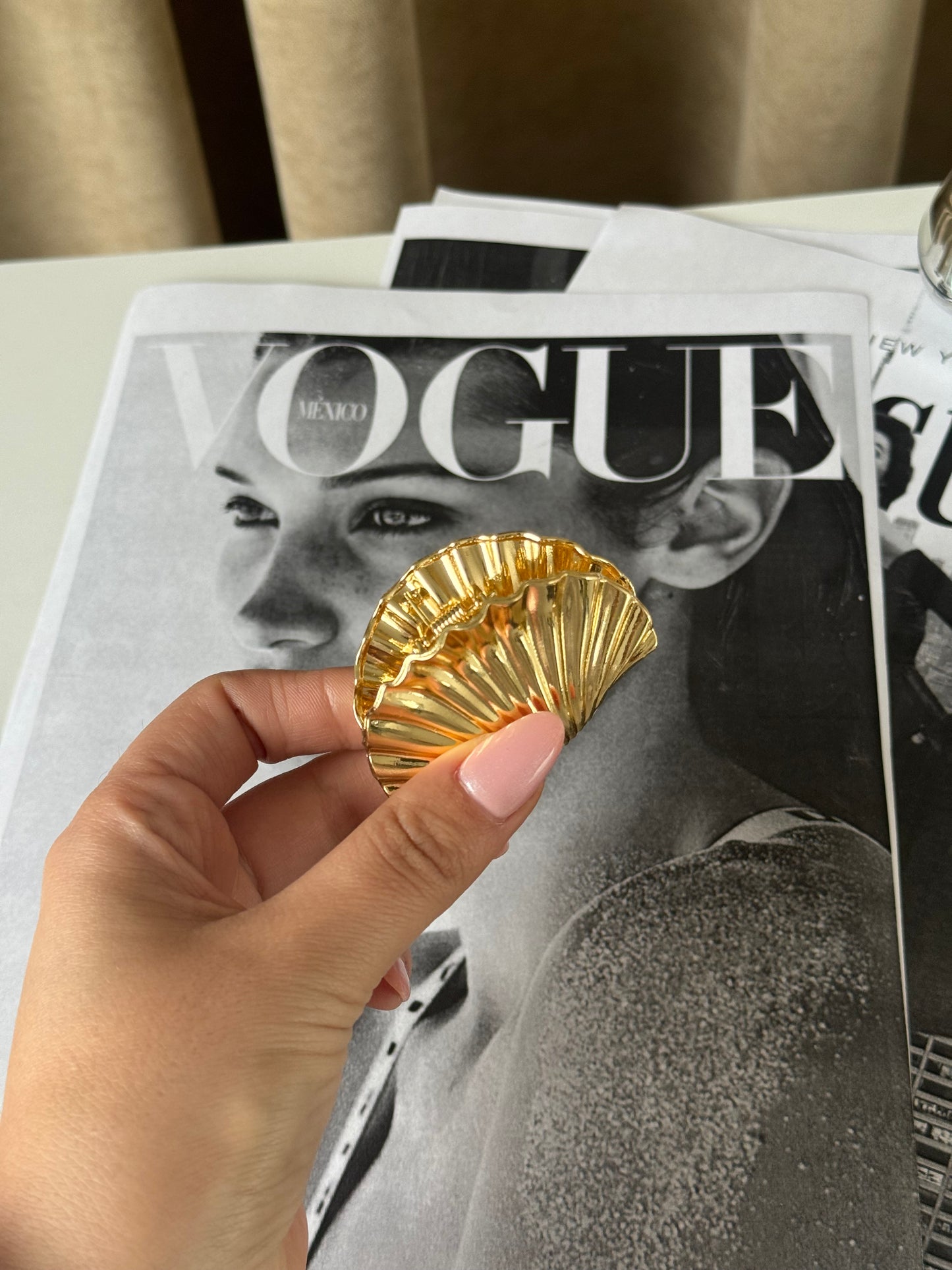 Gold Shell Hair Claw Clip Mini